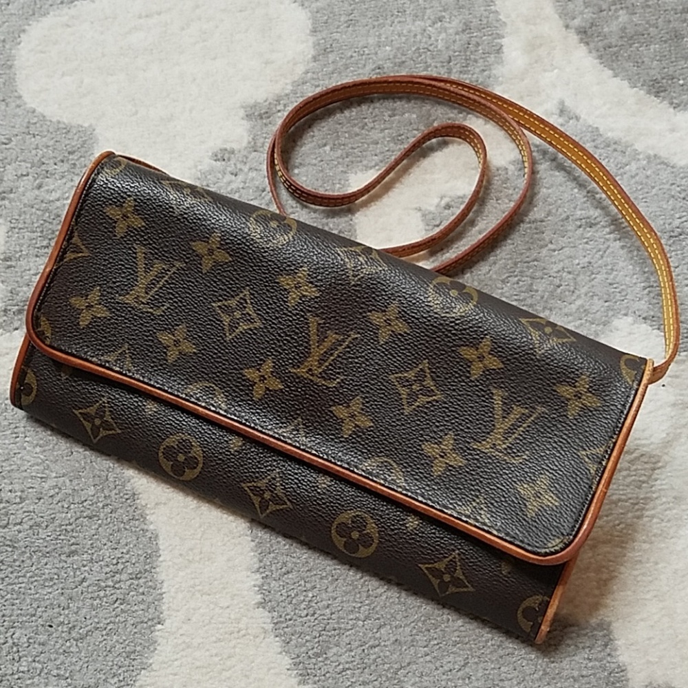 AUTHENTIC Louis Vuitton Monogram Pochette Twin GM